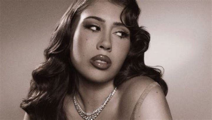 Kali Uchis biografía, edad, altura, esposa, net worth, familia